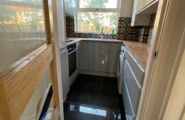 Modern 4-bedroom entire house with Garden - Foto 22