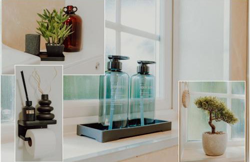 NovaCrest - Stylish 3 Bedroom with Parking - Sleeps 5 - Foto 32