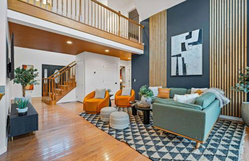 Newly Renovated Luxe Home near Asheville | Pool, Hot Tub, Theater & Games! - Foto 11