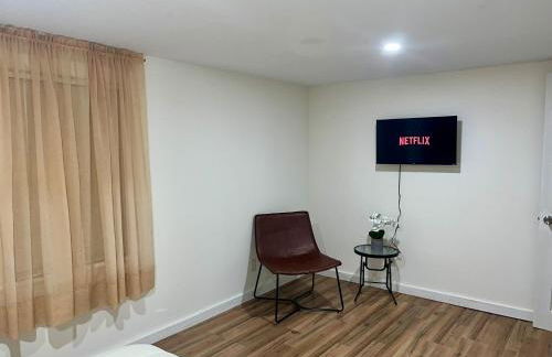 Spacious 4BR home w 2BA, a workspace & king bed! - Foto 6