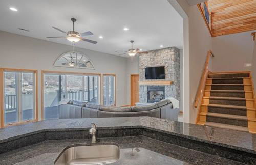 Amazing Vacation Home on the 56 MM, Dock, Water Toys, Fire Pit, 5 bedrooms/5 baths - Foto 21