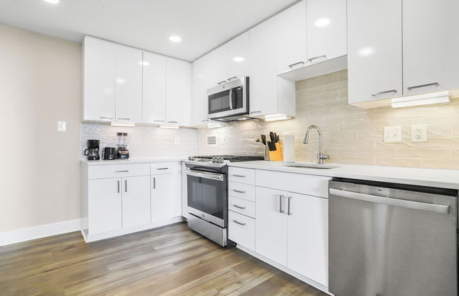 Walkable DC View Apartments - Photo 51