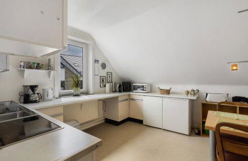 Schöne Dachgeschoss Wohnung - Foto 7