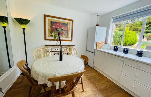 Hidden Cottage with Parking in Esher Surrey - Pass the Keys - Foto 7