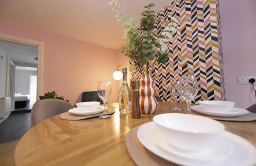 Stylish central location 3 bedroom house - Photo 1
