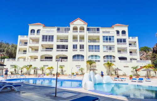 Mona Golf - South Tenerife - Aircon, private parking with heated pool - Photo 3