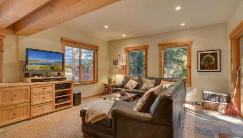 West Pine Cabin on the West Shore by Tahoe Getaways - 2 BR w 2 Bonus Rooms, Hot Tub, Pool Table & Pet Friendly - Foto 5