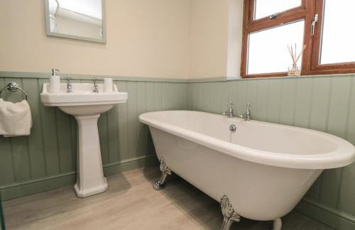 Eskside Cottage - Photo 11