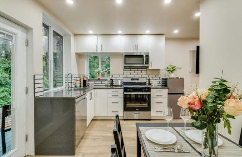 Beautiful place with a great location, free parking, WiFi & large TV. - Foto 1