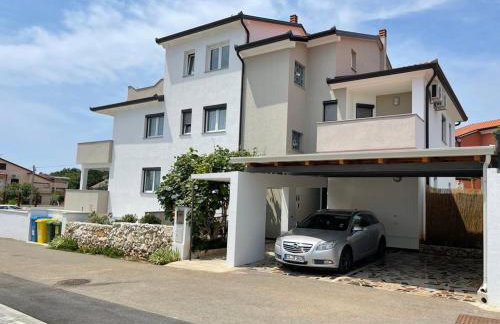 Apartments Ivana with the pool - Photo 30