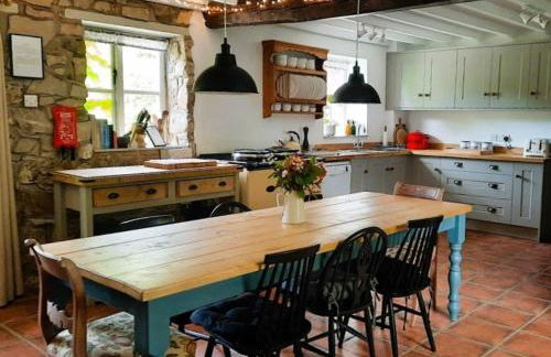 Little Underhill - Photo 4