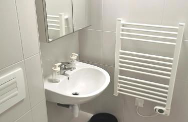 LE PETIT ANGLE APPARTEMENT 2 Pièces, plein centre ville, près de la gare jusqu'à 4 personnes - Foto 14