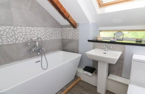 Loft Apartment - Photo 12