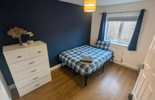 Spacious and Elegant Home with a Beautiful Garden - Foto 15