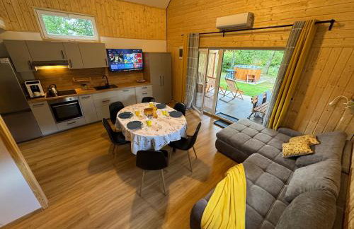 Domki przy jeziorze z prywatną plażą w Borach Tucholskich Pensjonat Alicja wczasy z dziećmi nowe luksusowe domki na skraju jeziora i lasu - Foto 26