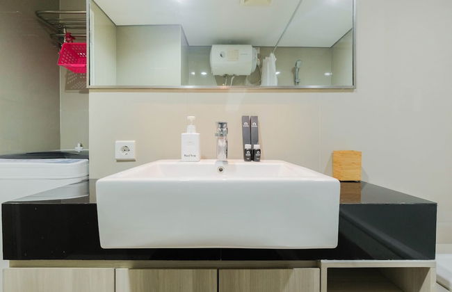 Elegant and Comfy Studio Azalea Suites Apartment Cikarang - Foto 18