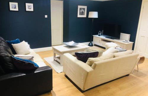 2 double bedroom large modern self contained apartment Free parking - Foto 25