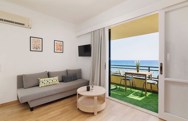 Coastal Bliss Apartments - Photo 14