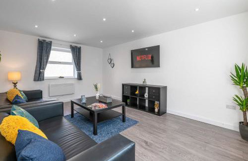 4BR New Build - Near Ferry Port - Great for Groups - Foto 1