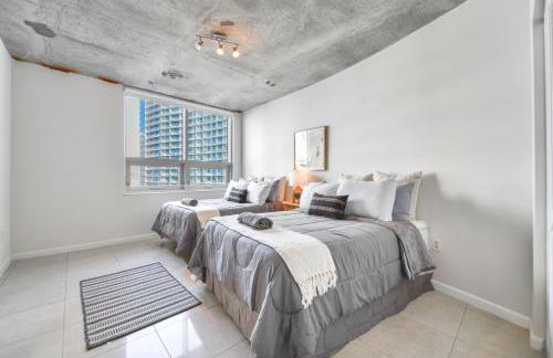 Contemporary Midtown Condo - Pool & Free Parking - Foto 2