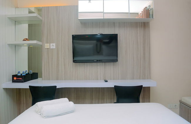 Cozy With Good Location Studio At Tifolia Apartment By Travelio - Foto 12