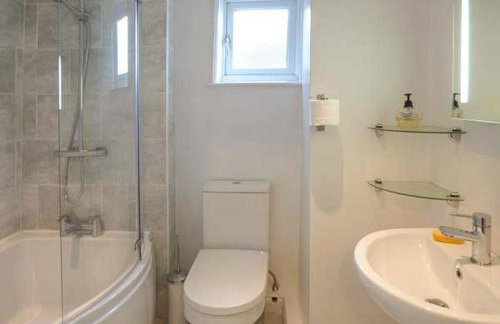 Odd Sock Cottage - Photo 11