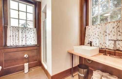 Timeless Winesburg Farmhouse with Deck - Foto 15