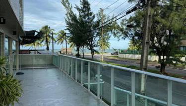 Flat com sacada na quadra do mar - Foto 2