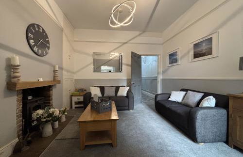 Sleeps 7 Beaches, restaurants, buses, nearby! - Photo 5