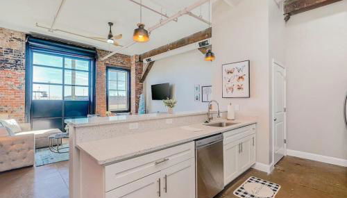 Breakfast at Tiffanys Downtown Newport News - Foto 2