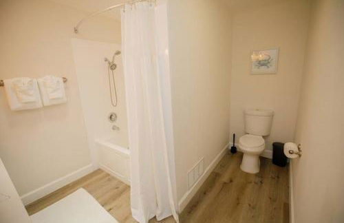 2 private masters, new beds & furniture, sleeps 12 - Photo 5