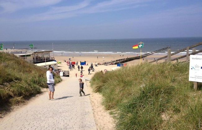 Bungalow by North Sea Beach With Private Garden - Foto 34