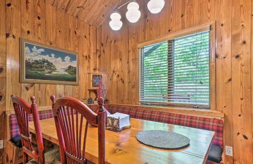 Serene Sky Valley Family Chalet with Fireplace - Foto 7