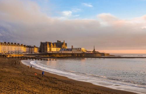 Experience Coastal Bliss in Our Modern 2019 Sea Viev 2 Bedroom static caravan at Clarach Bay Holiday Village! - Foto 25