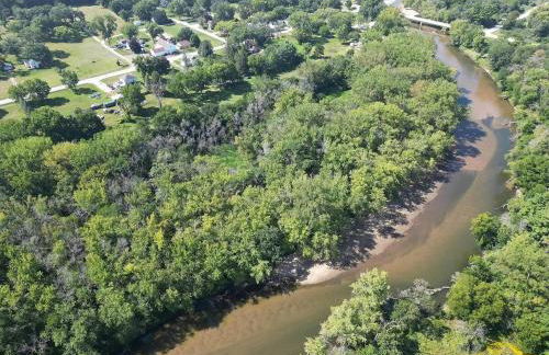 Riverside Retreat - Renovated Home on 15 Acres! - Foto 12