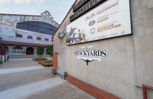 Stockyards- 4min Pet Friendly 3BR Luxe Gem - Foto 148