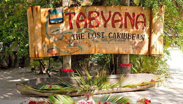 Cartel en la playa Tabyana