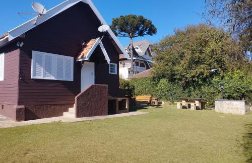 Chale de Madeira - Lareira e Fogueira---lindo gramado com mesa para café da manhã, churrasqueira e fogueira - Foto 44