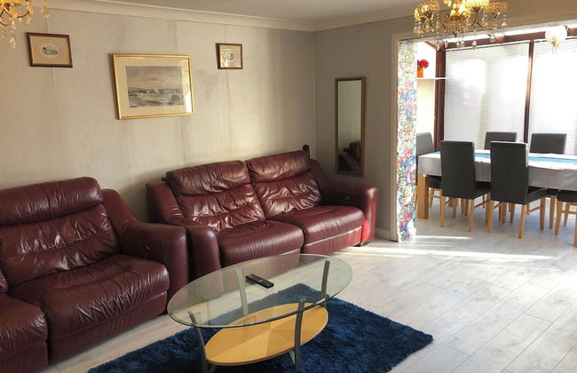 Lovely 3-bed House in Farnham Royal Slough - Foto 1