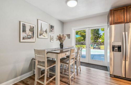 Tropical Retreat with Heated Pool & Firepit - Foto 3