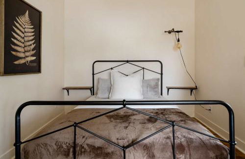 Stay Portland - Restored Farmhouse & Backyard Tiny House Village - Photo 22