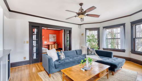 Alphabet District Gem - AC - Patio - Fast WiFi - Foto 2