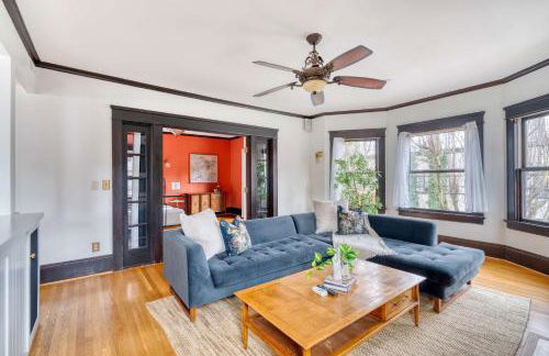 Alphabet District Gem - AC - Patio - Fast WiFi - Foto 2