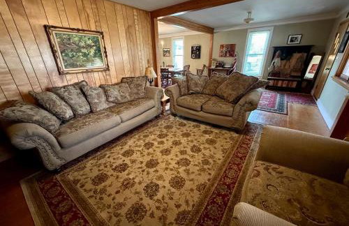 Charming Montana Bungalow with Madison River Views, Steps from Main Street in Ennis, MT - Foto 8