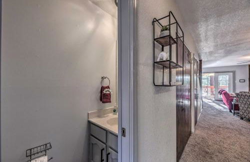 Hike, Golf and Explore Ruidoso Retreat with Deck! - Foto 11