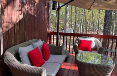 Poconos Chalet -Kayaks- HotTub-Karaoke-Lake - Foto 24