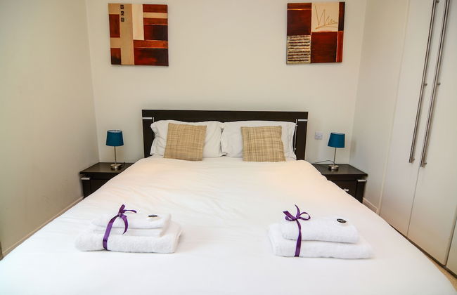 Canary Wharf - Corporate River View Apartments - Photo 4