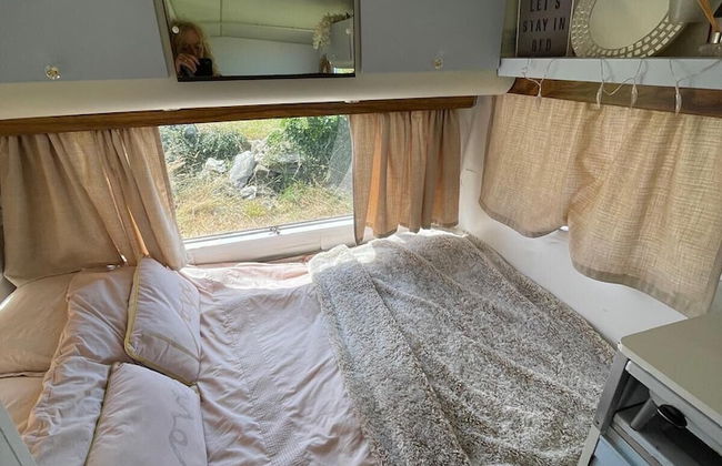 Original Vintage Spirit Alpine Caravan Anglesey - Photo 3