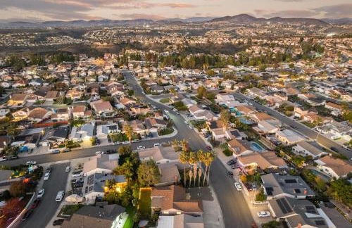 Entire Private Home with 3 Bedrooms 2 Bathrooms, Gated Yard, Garage, Hot Tub, 4-Beds, Golf, Mira Mesa, Available Now - Photo 61