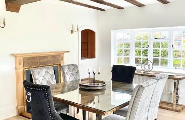 Grade II Listed Farmhouse, Pool, Hot Tub, Games Room, Celebration Hall, Car Park, 10ppl, 45 min from Central London - Foto 59